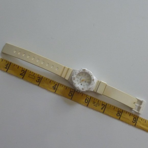 3 Women's Watches (Casio, MFA Boston, Armitron) - Picture 3 of 9